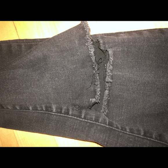 Ripped black high rise skinny jeans 🖤 - Picture 5 of 7